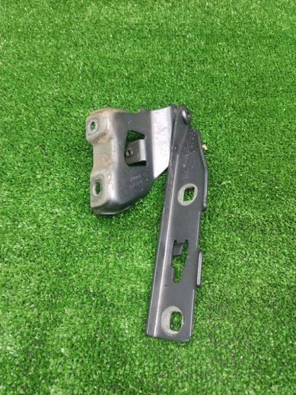 Петля капота левая Audi A4 2013 8K0823301D B8 CDN