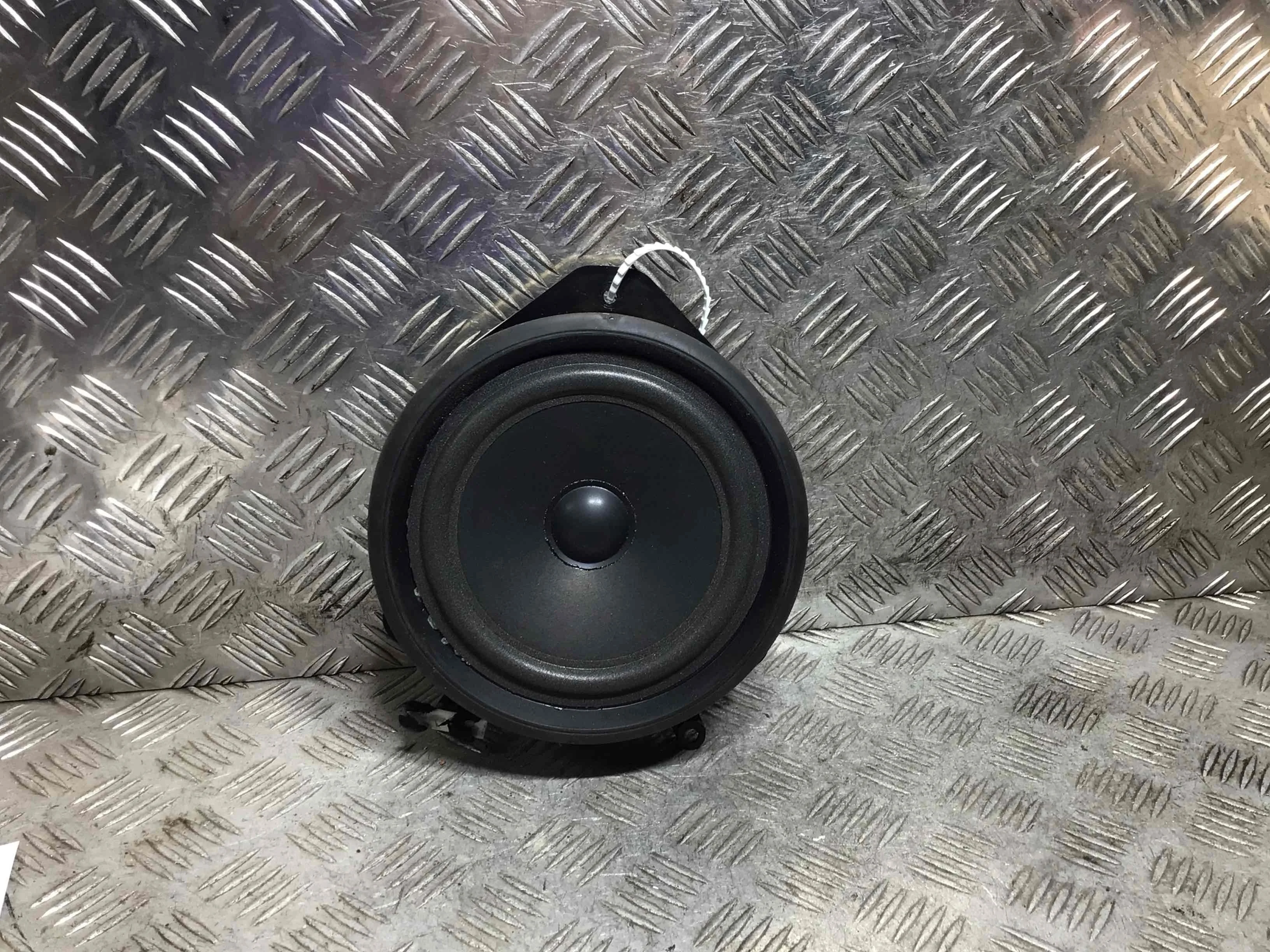 Динамик двери передней правой Audi A4 B6 (2000-2005) бензин 1.8 T Механика Универсал