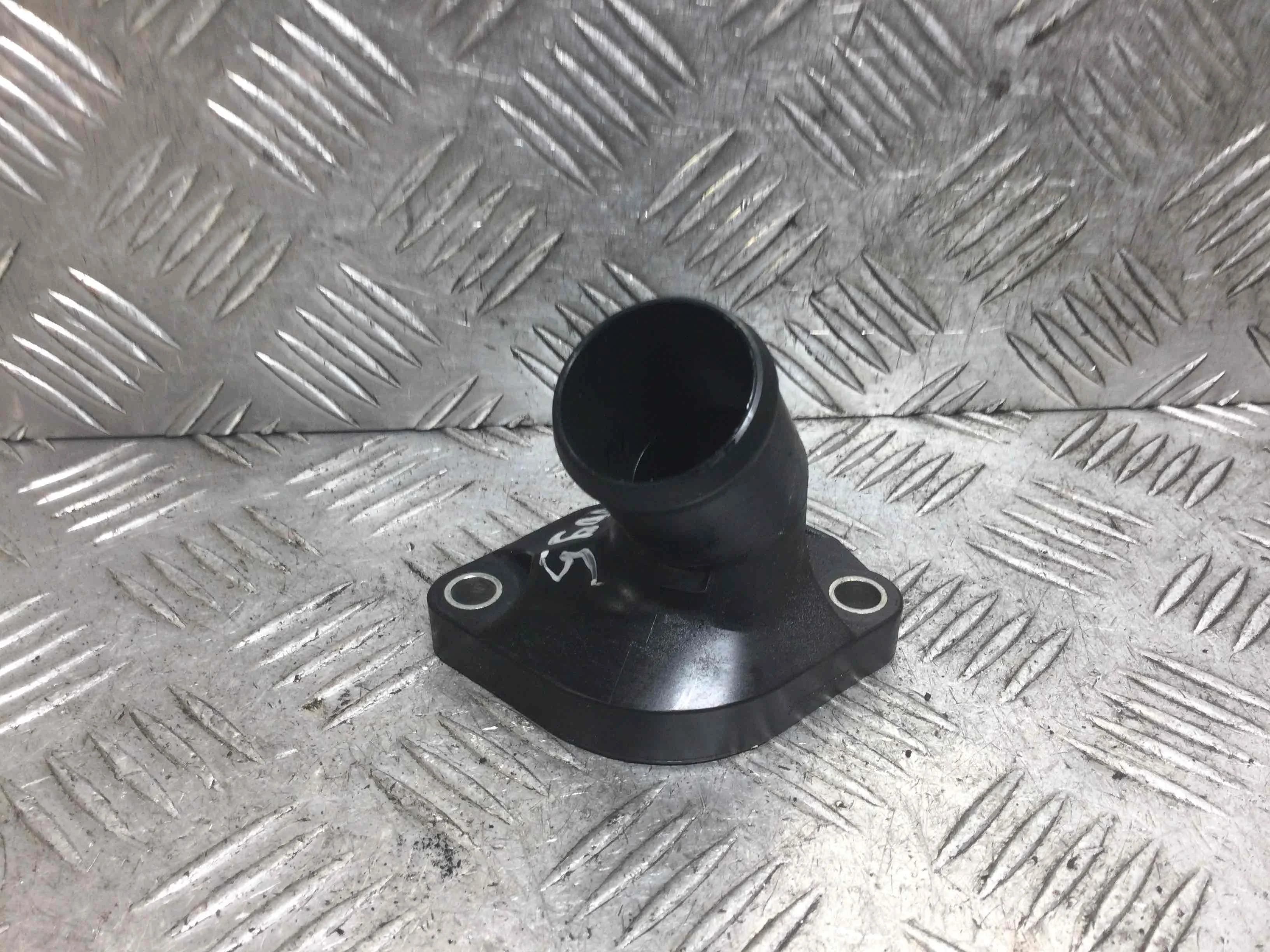 Фланец (тройник) системы охлаждения Nissan Tiida Tiida C11 [рестайлинг] (2007-2014) бензин 1.6 i Механика Х/б