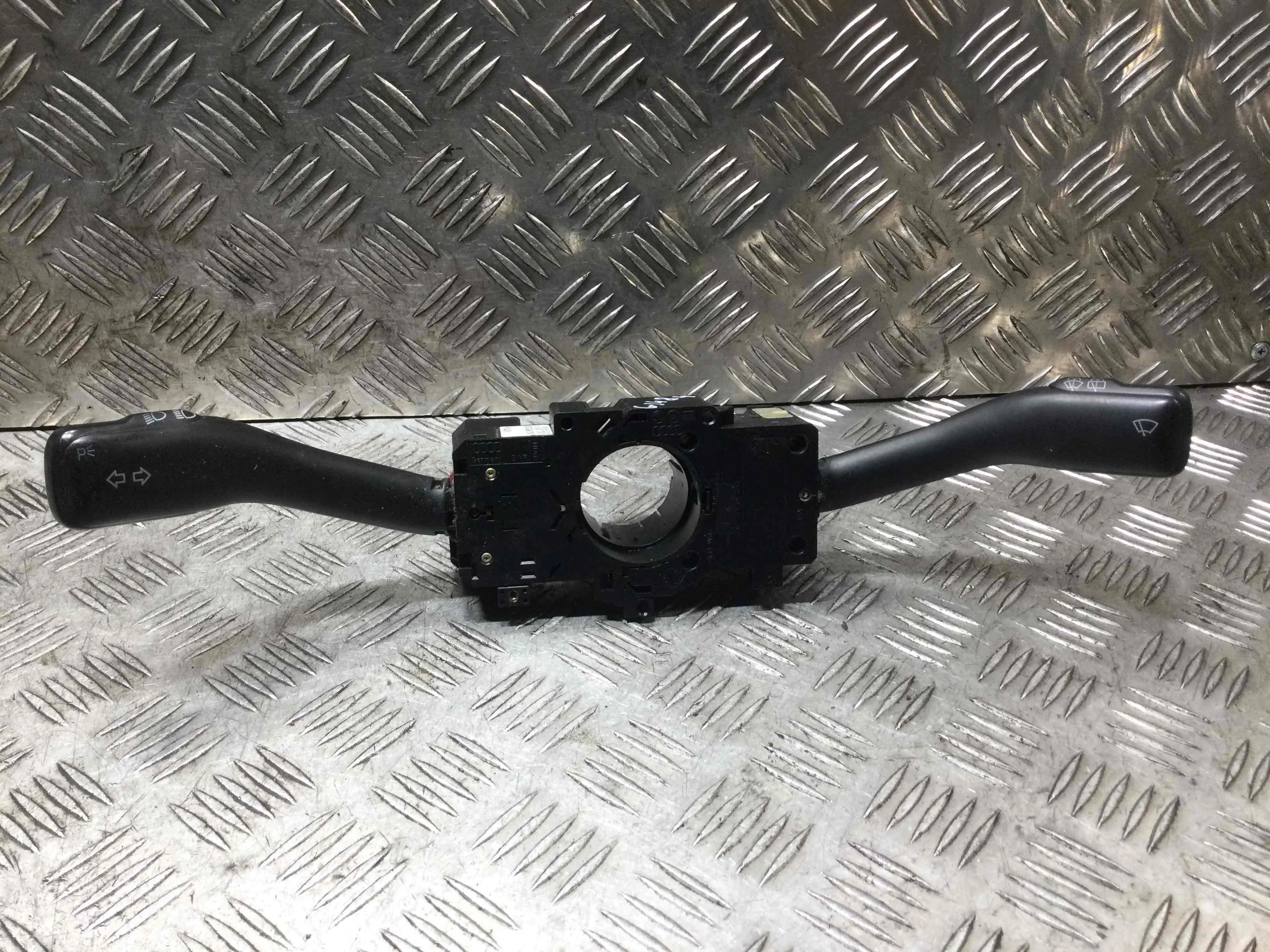 Переключатель подрулевой (стрекоза) Audi A3 8L (1996-2000) бензин 1.8 i Механика Х/б