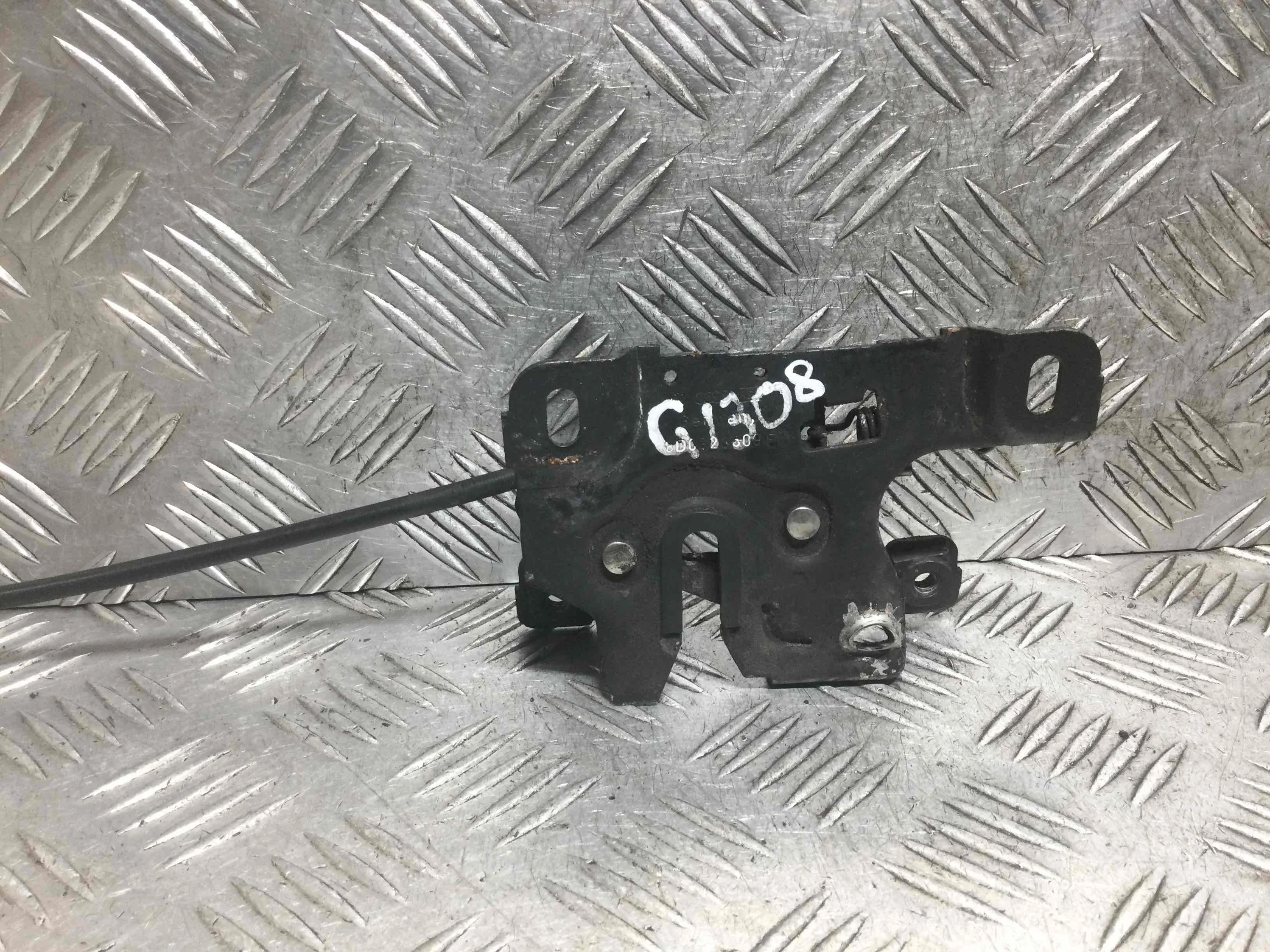 Замок капота Audi A4 B6 (2000-2005) бензин 1.8 T Механика Универсал