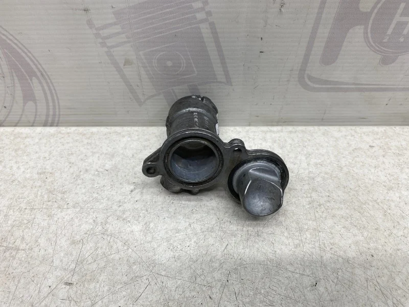 Фланец системы охлаждения Mercedes-benz 2003 W203