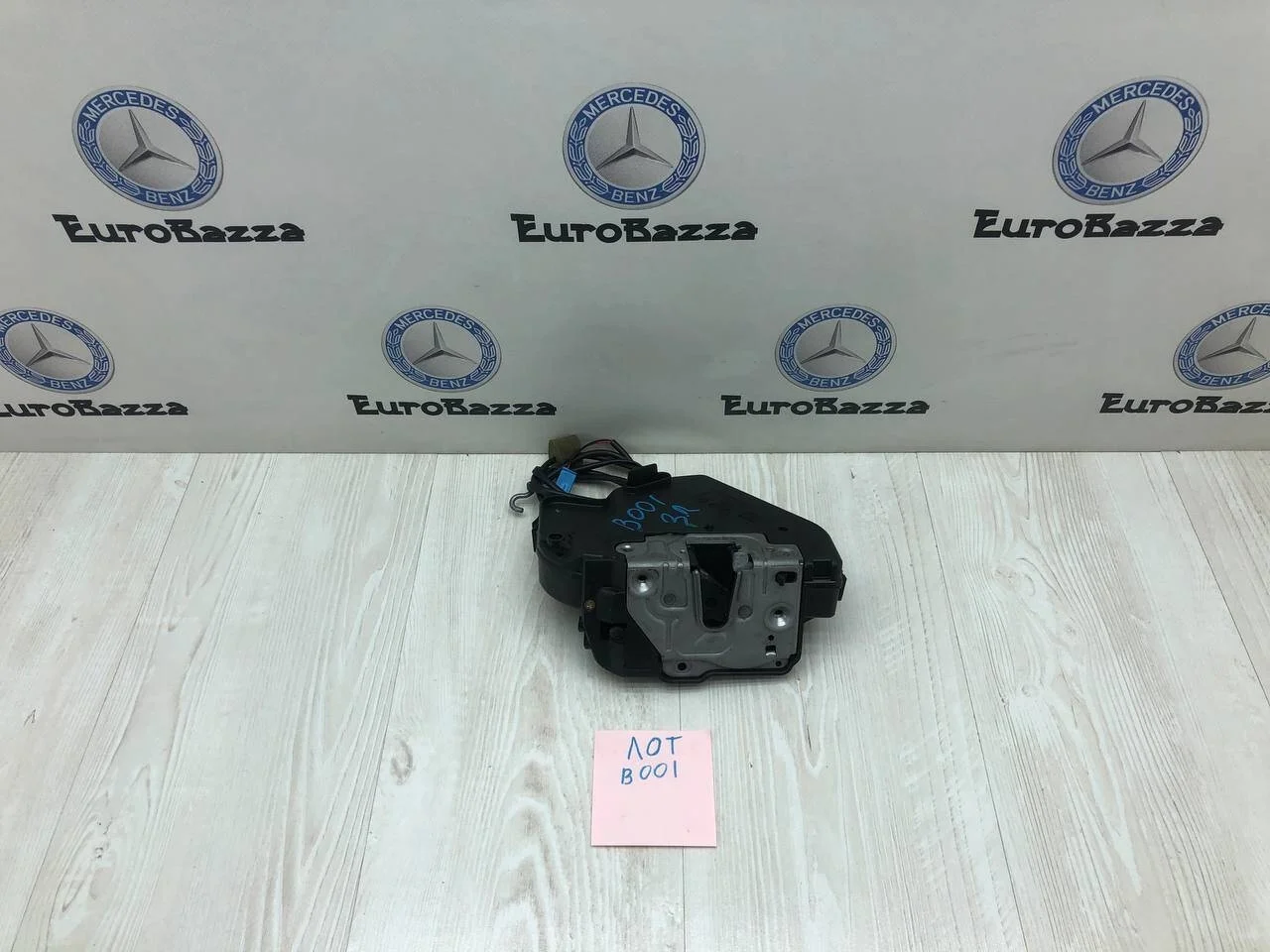 Задний правый замок двери Mercedes W219