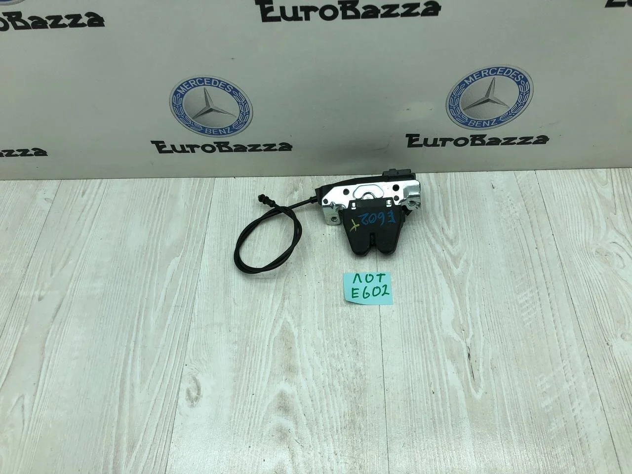 Замок крышки багажника Mercedes W212