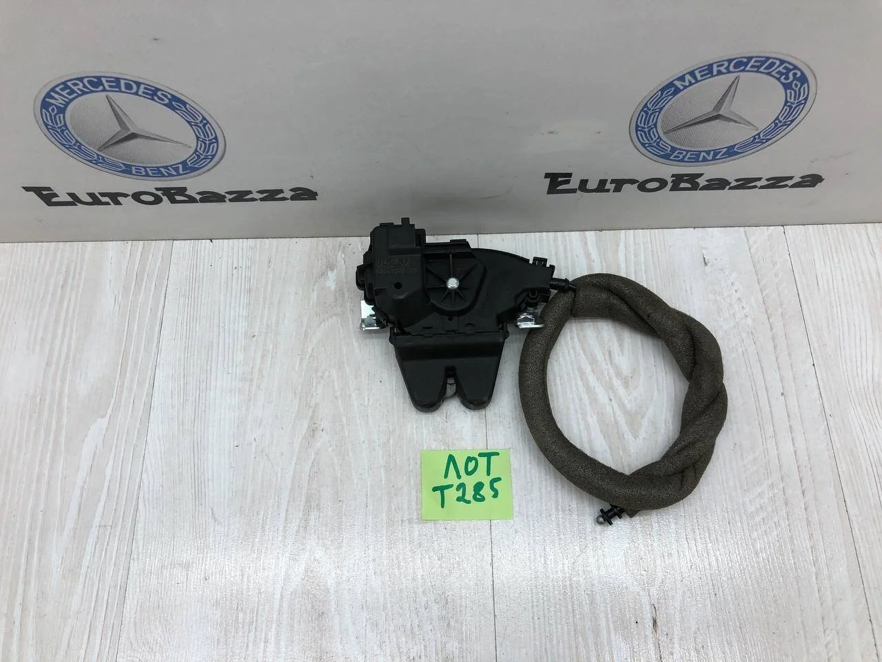 Замок багажника Mercedes W212