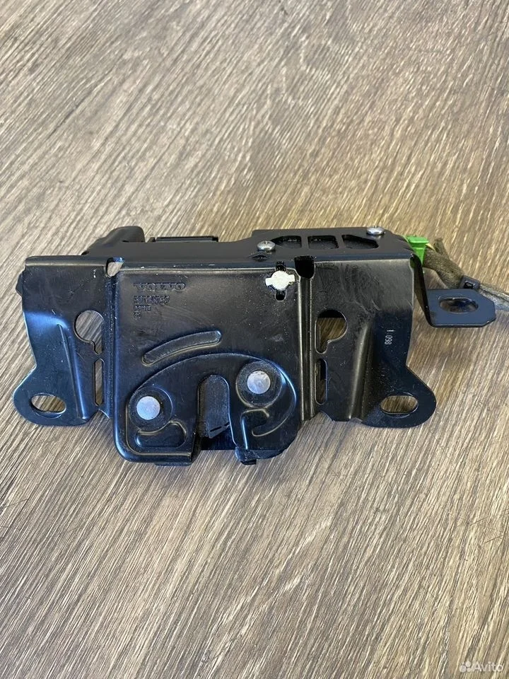 Замок багажника volvo