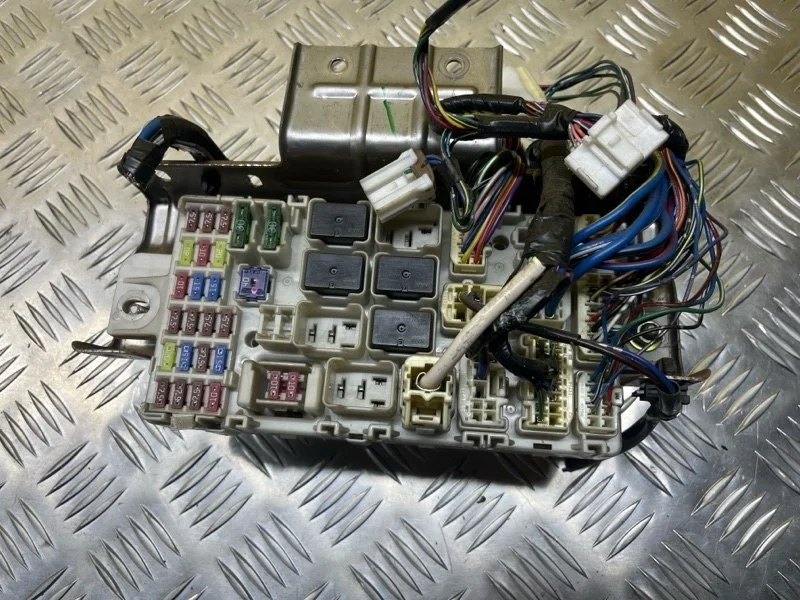 Блок предохранителей Mitsubishi L200 (2006-2015) 2008 8637A105 ПИКАП 2.5 D 4D56