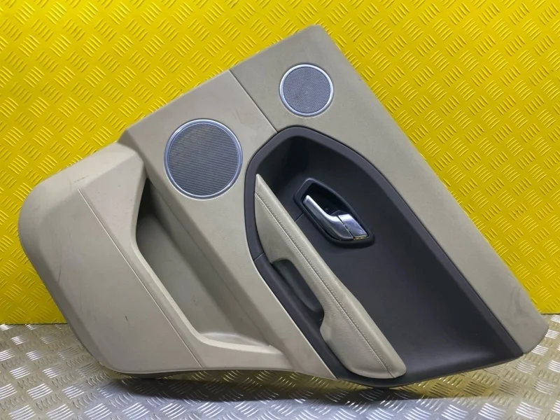 Обшивка двери задняя правая Land Rover Range Rover Evoque I (2011-2018) 2015 LR028135 2.2 D