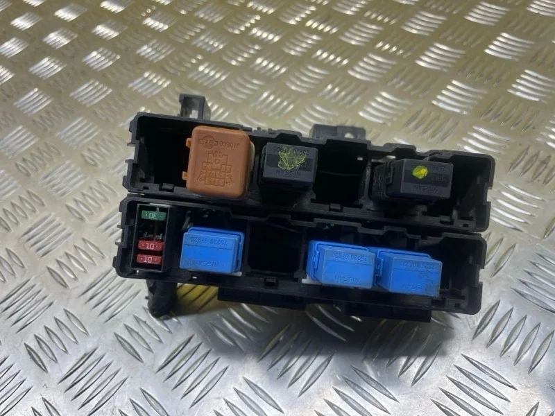 Блок предохранителей Nissan Navara (D40) 2004-2015 2012 252309F920 ПИКАП 2.5 D YD25DDTI