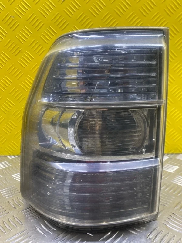 Фонарь задний левый Mitsubishi Pajero Iv (2006-2019) 2007 8330A093 ВНЕДОРОЖНИК 3.8 I