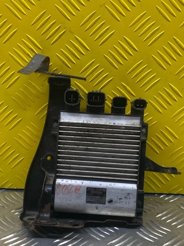 Блок управления форсунками Toyota Hilux (2005-2015) 2013 8987120080 ПИКАП 3.0 D 1KDFTV