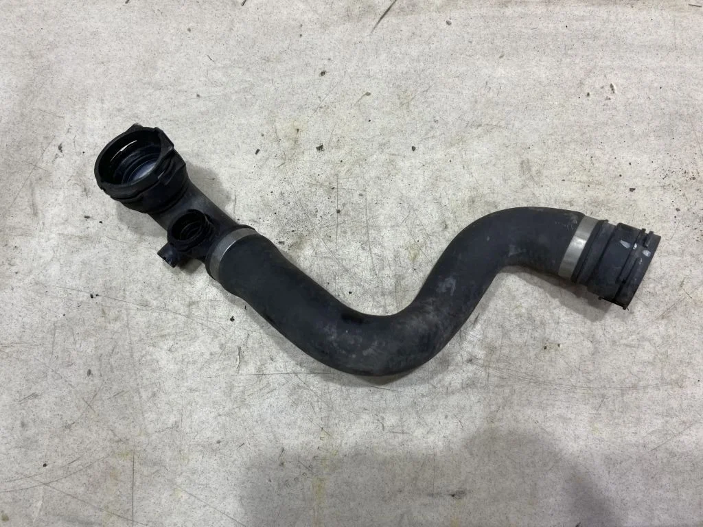 Патрубок системы охлаждения BMW E53