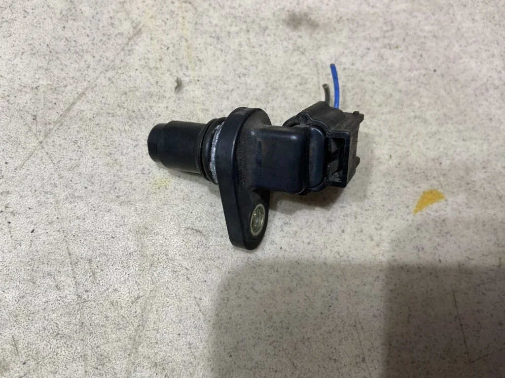 Датчик положения распредвала Nissan Juke F15