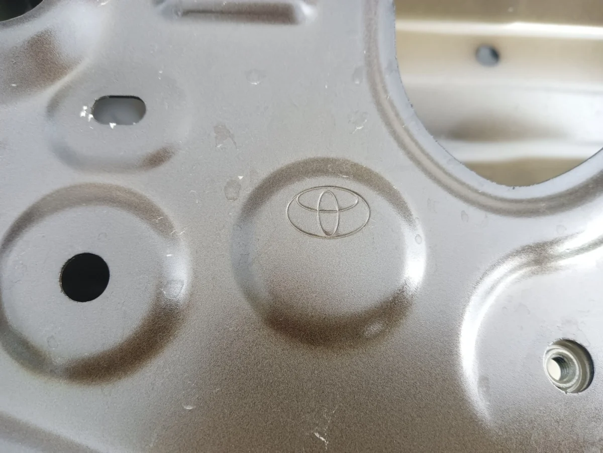 Крышка багажника Toyota Rav4 2019- XA50