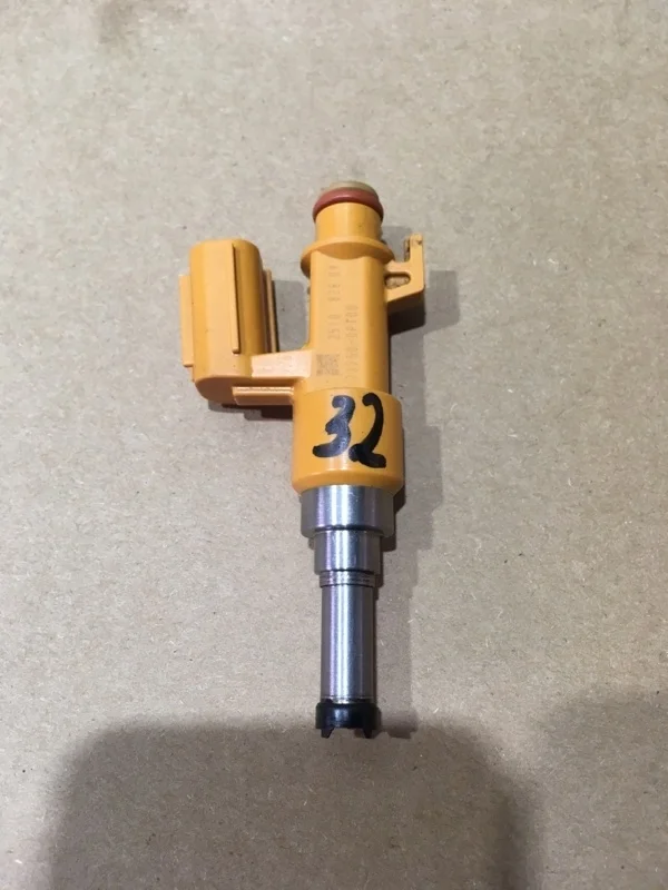 Форсунка топливная TOYOTA HIGHLANDER 2018 2320939325 GSU55 2GRFKS