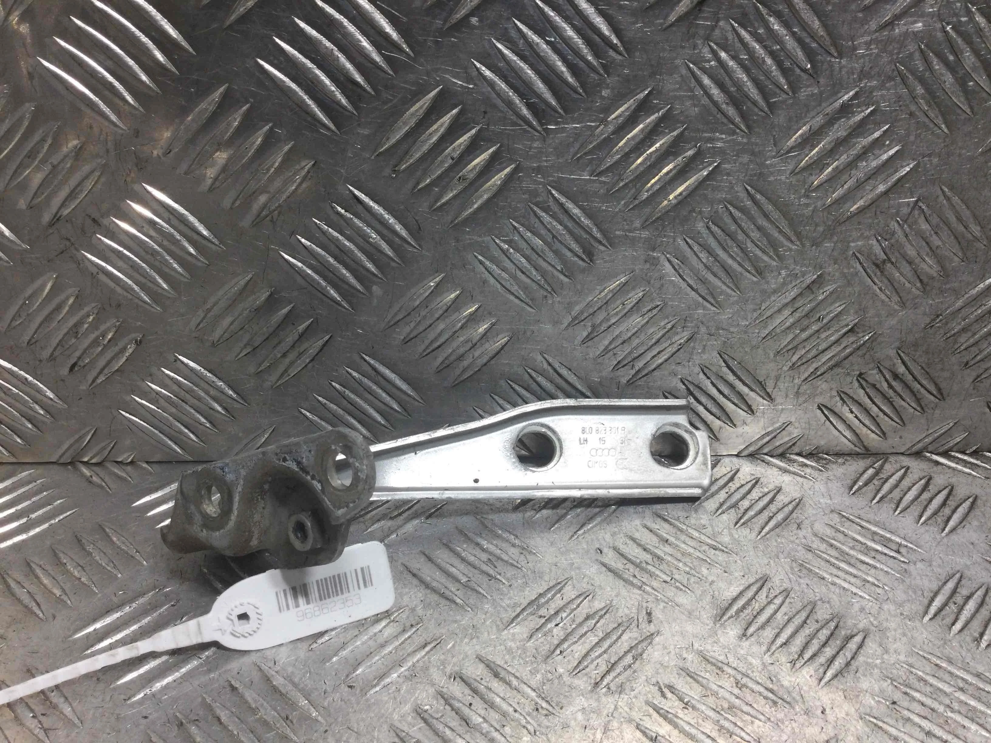 Петля капота левая Audi A3 8L (1996-2000) дизель 1.9 TDI Механика Х/б