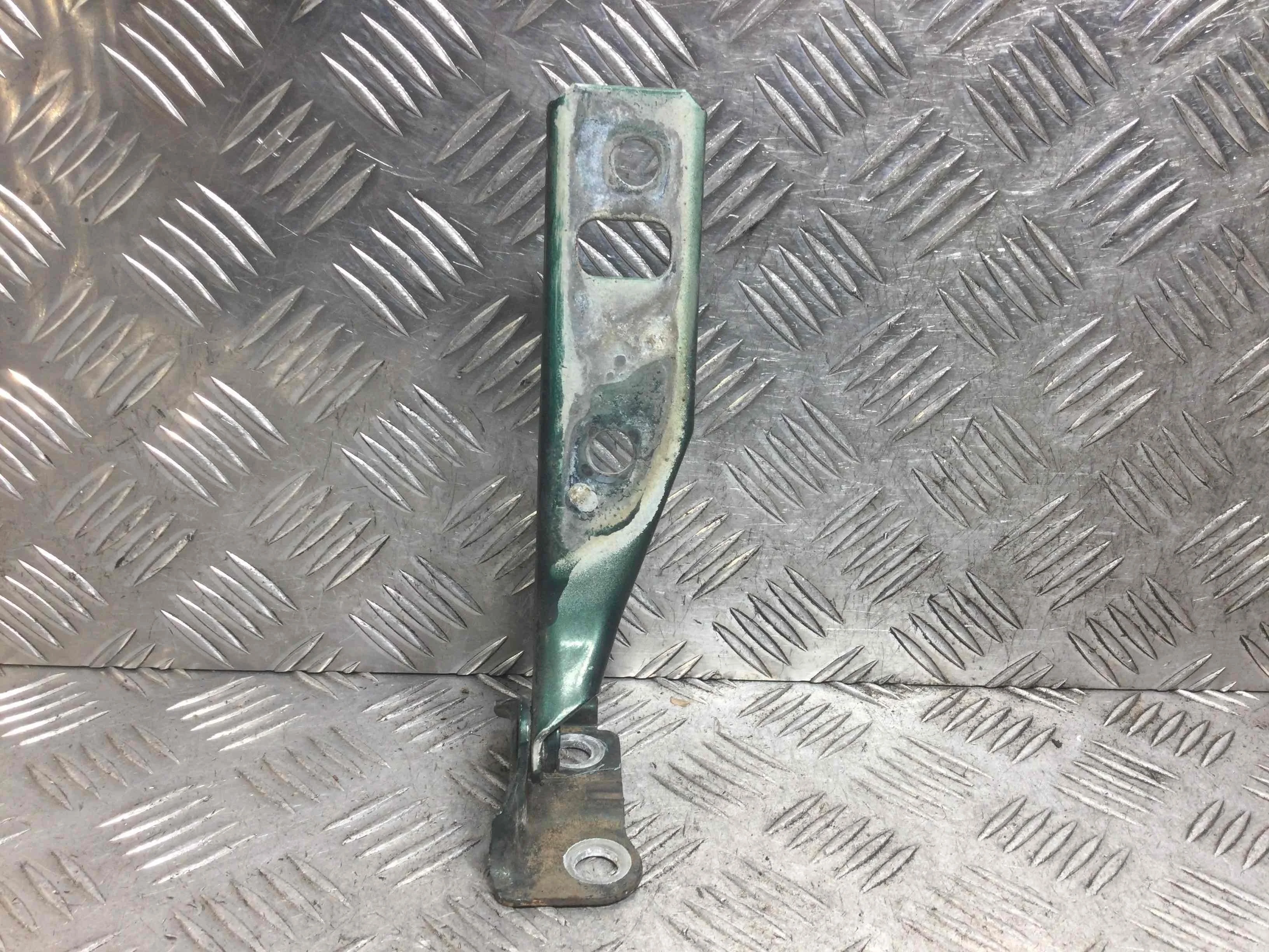 Петля капота левая Volkswagen Golf 4 поколение (1997-2004) дизель 1.9 TDI Механика Х/б