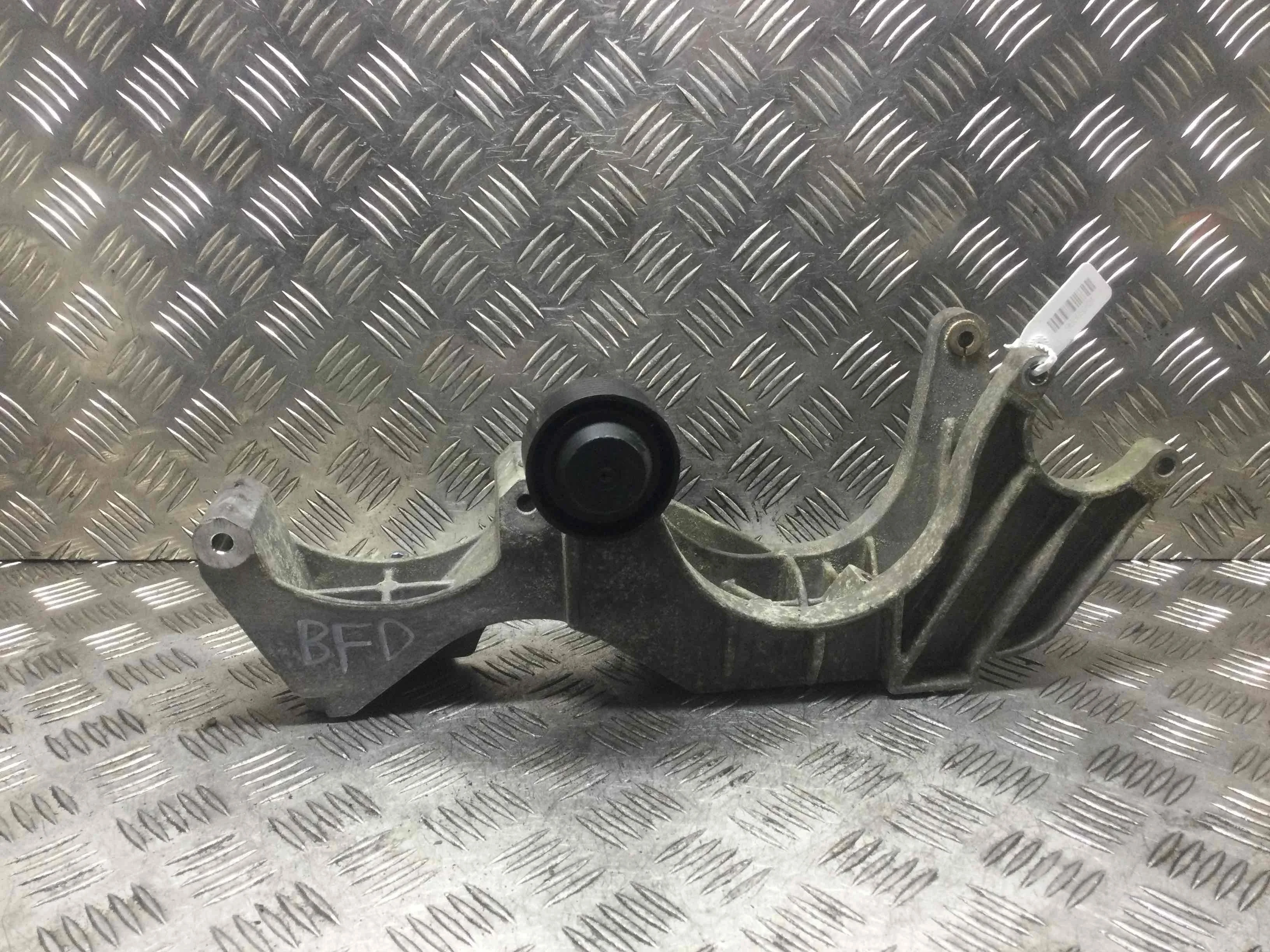 Кронштейн двигателя Porsche Cayenne 955 (2002-2007) бензин 3.2 i Автомат