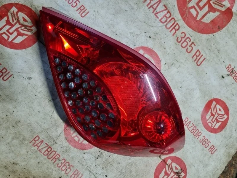 Фонарь Peugeot 207 2008 хечбек