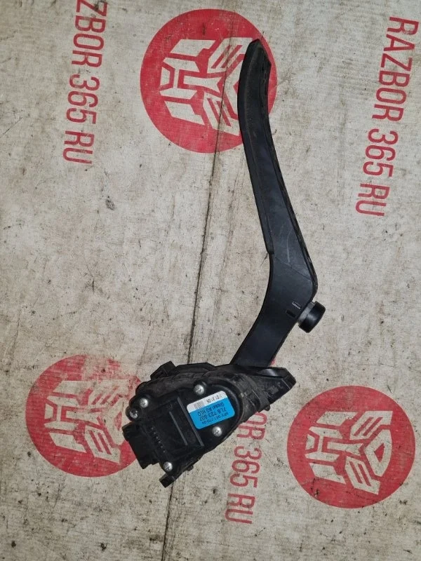 Педаль газа Volkswagen Touareg 2007 7L