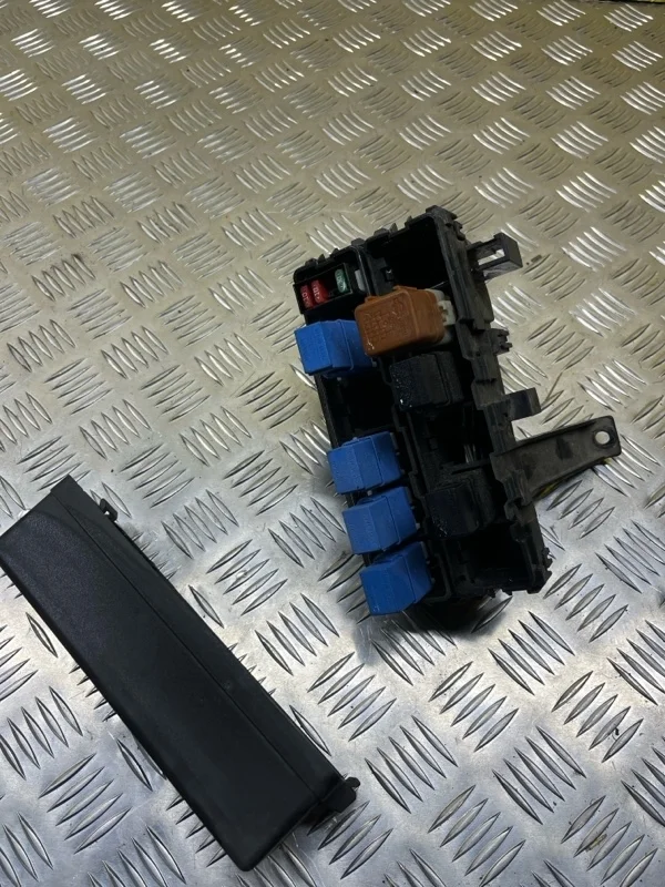 Блок предохранителей Nissan Navara (D40) 2004-2015 2010 252309F920 ПИКАП 2.5 D YD25DDTI