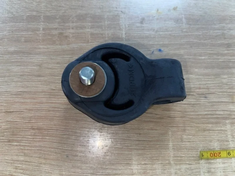 Подушка радиатора MITSUBISHI OUTLANDER 3 2003 2004 2005 2006 2007 2008 2009 2010 2011 2012 2013 2014 2015 2016 2017 2018 2019 2020 2021 2022 2023 MR529673