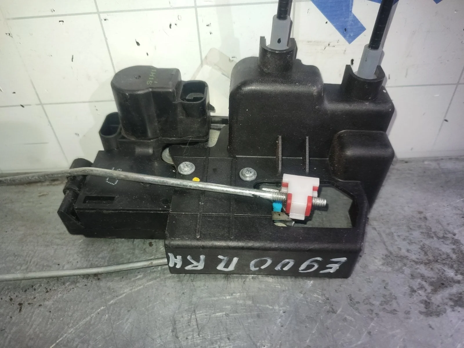 Замок двери SsangYong Actyon 2012 C200