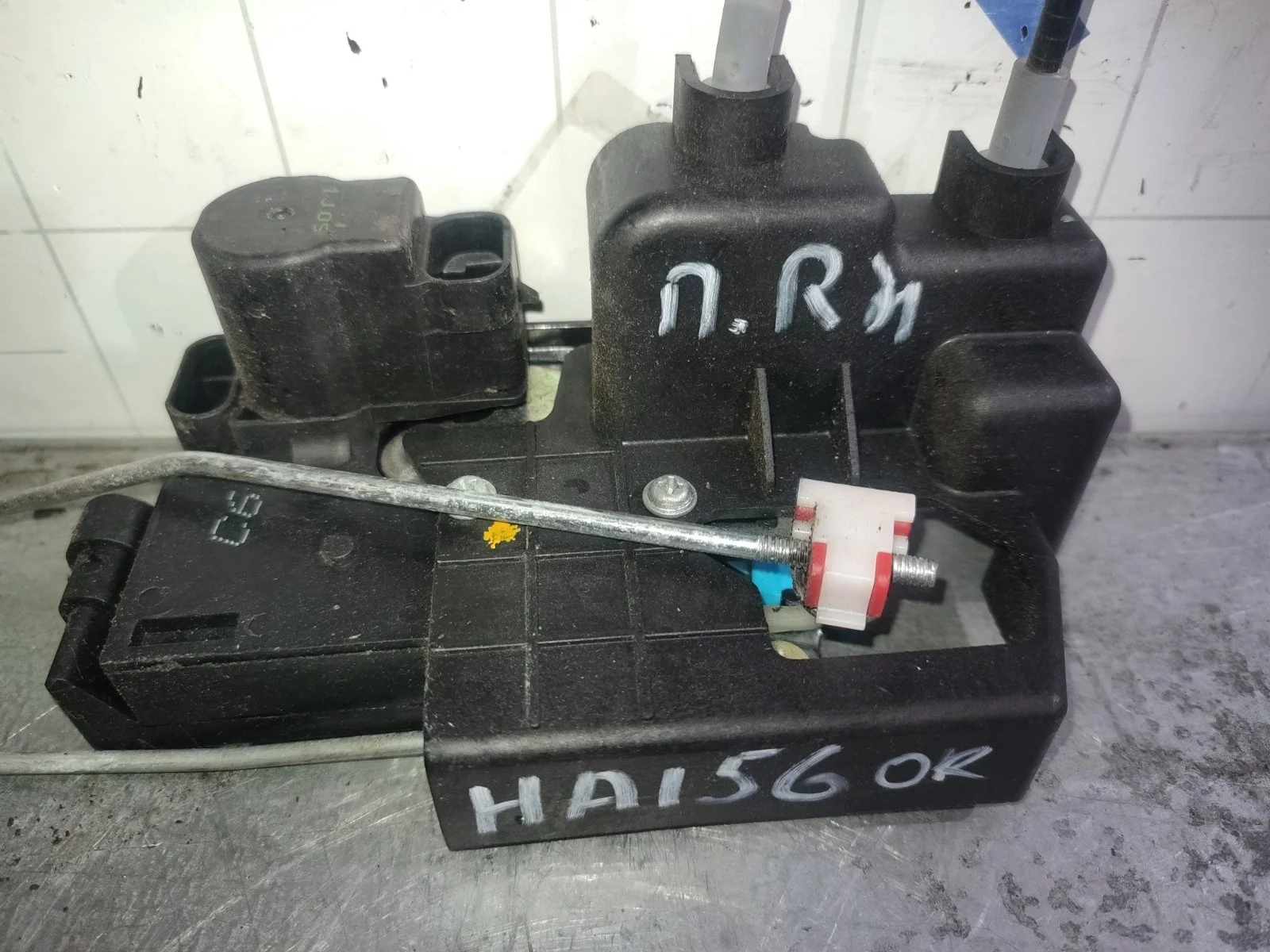 Замок двери SsangYong Actyon 2012 C200