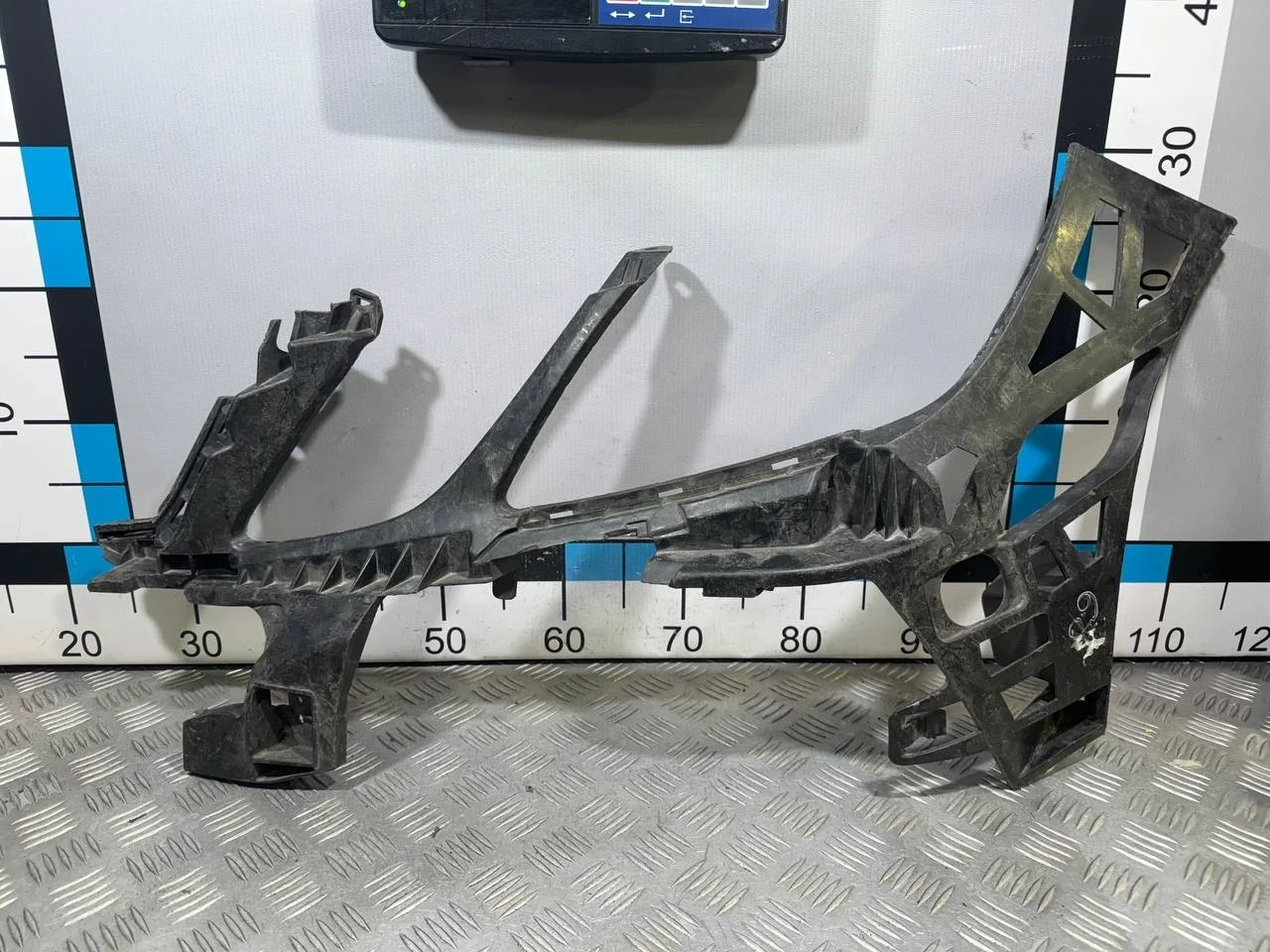 [Б/У] Кронштейн переднего бампера левый Mercedes W212 [Код: 00514901 ]