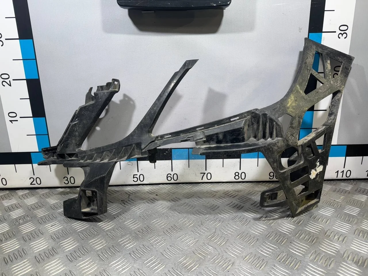 [Б/У] Кронштейн переднего бампера левый Mercedes W212 [Код: 00514902 ]