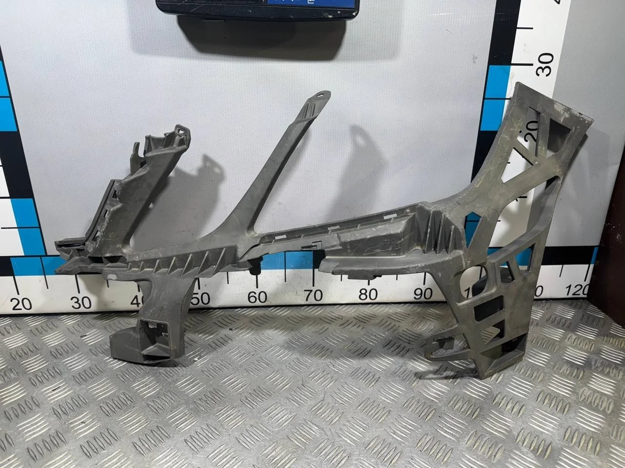 [Б/У] Кронштейн переднего бампера левый Mercedes W212 [Код: 00514924 ]