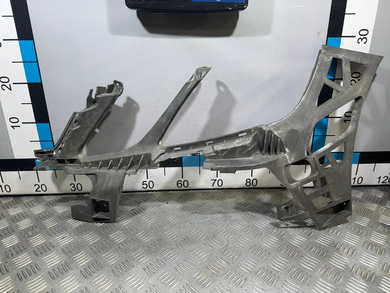 [Б/У] Кронштейн переднего бампера левый Mercedes W212 [Код: 00514926 ]