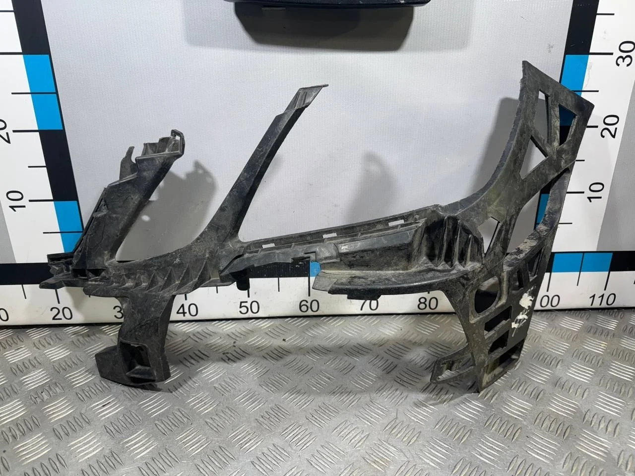 [Б/У] Кронштейн переднего бампера левый Mercedes W212 [Код: 00514929 ]