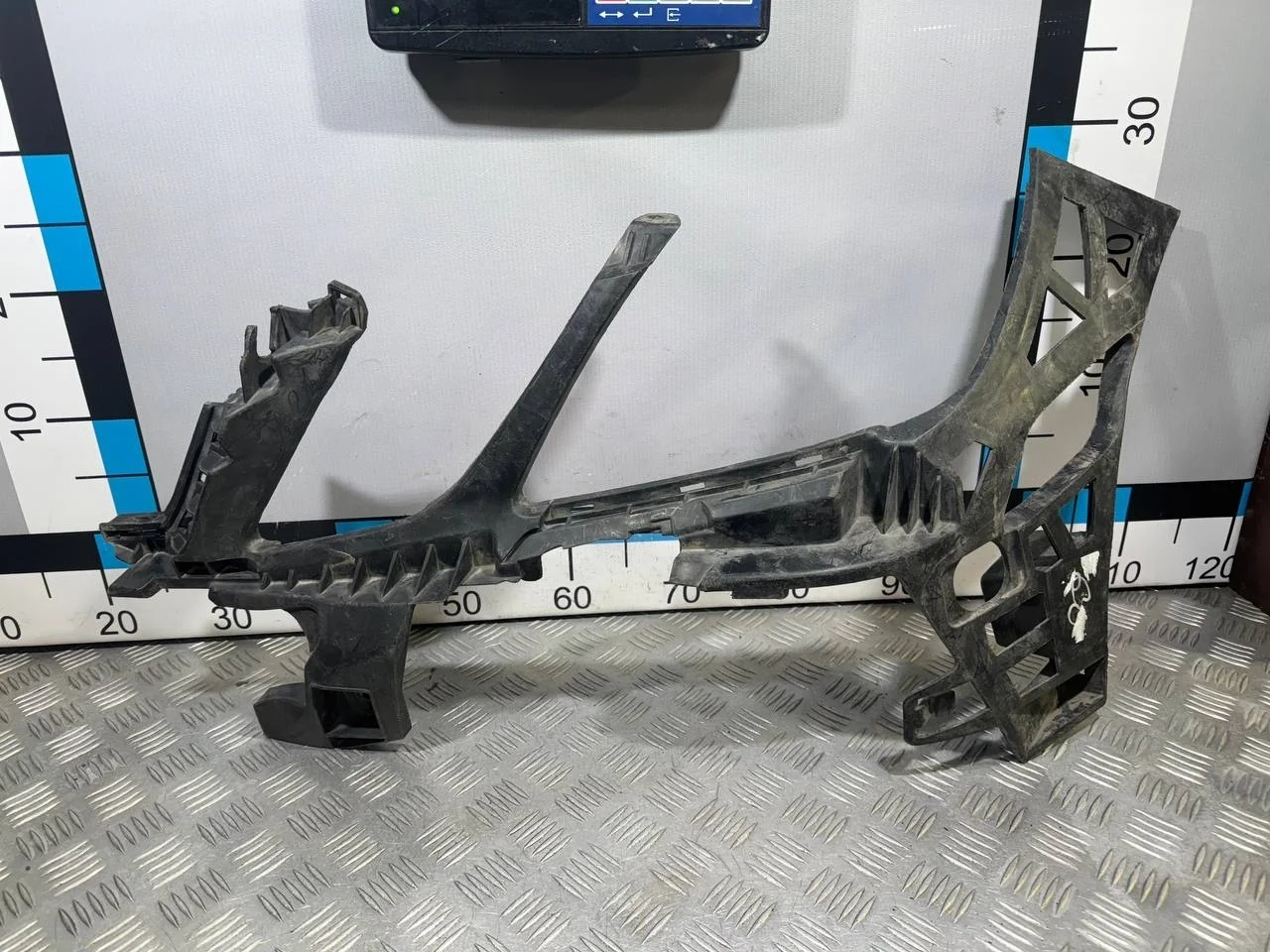 [Б/У] Кронштейн переднего бампера левый Mercedes W212 [Код: 00514960 ]