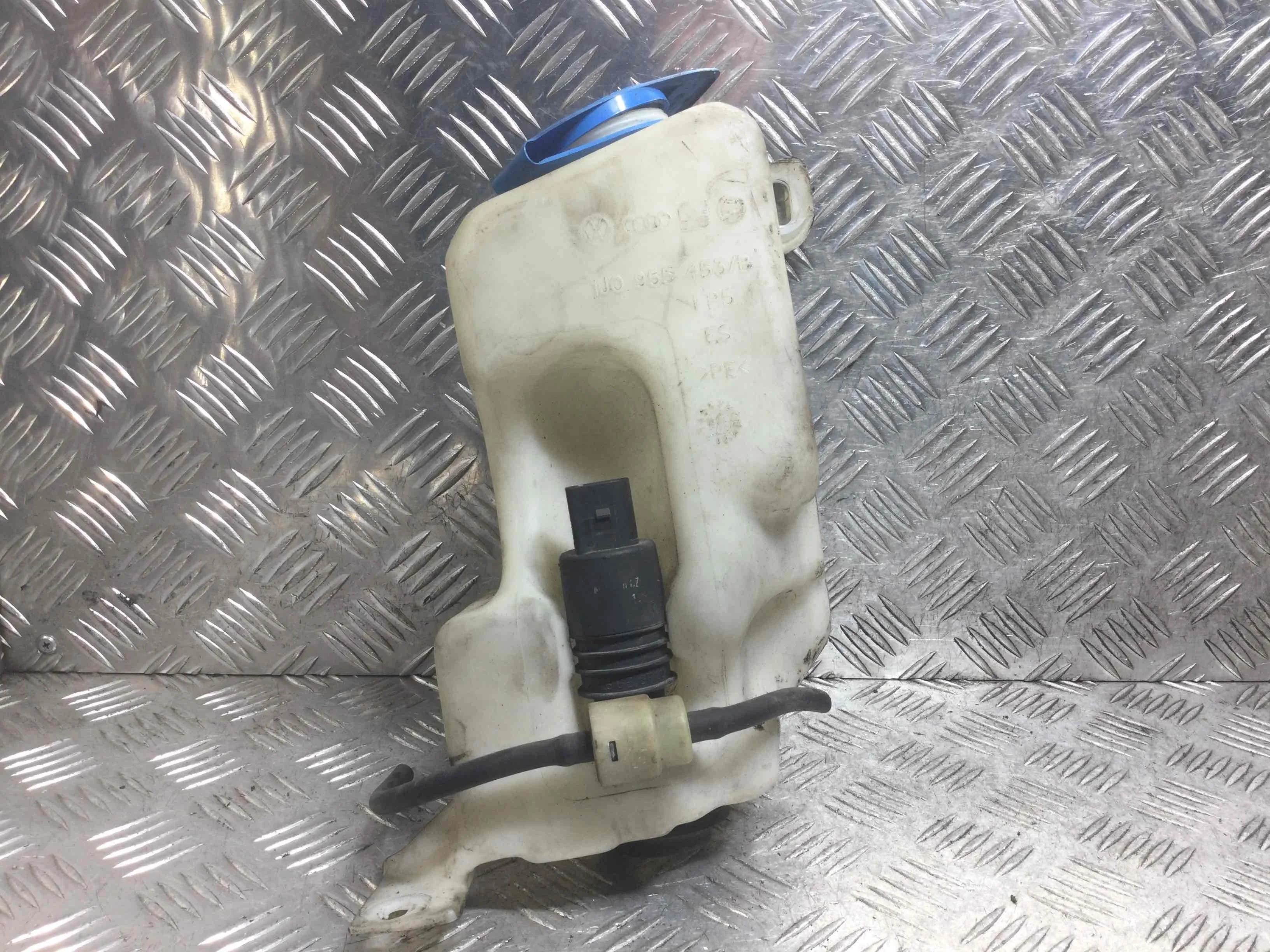 Бачок омывателя Audi A3 8L [рестайлинг] (2000-2003) бензин 1.6 i Механика Х/б