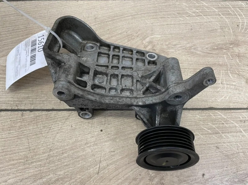 Кронштейн генератора VW Touareg 2 2010 - 2018 7P