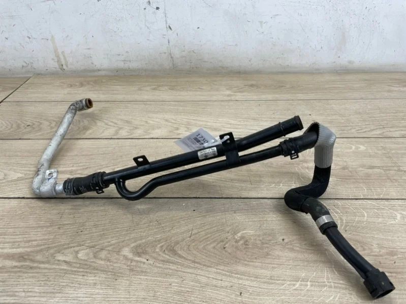 Трубопровод системы охлаждения VW Touareg 2 2010-2018 7P