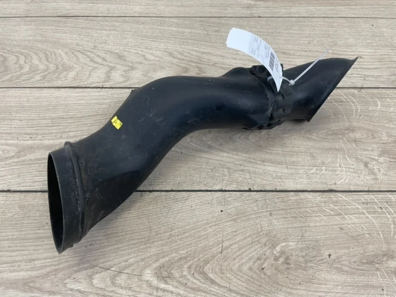 Воздушный трубопровод VW Touareg FL 2014-2018 7P