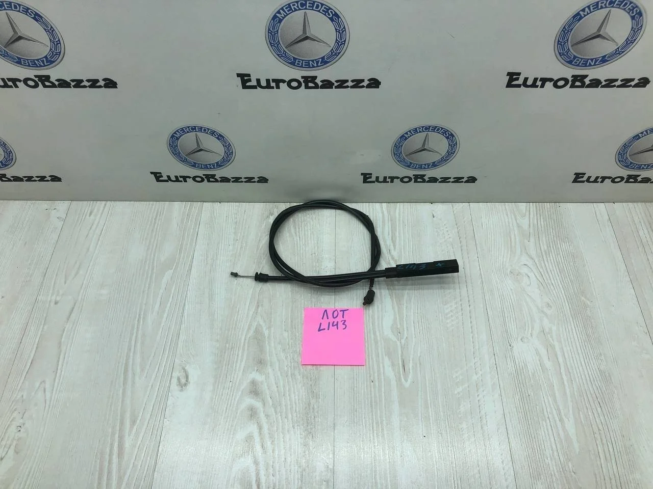 Трос капота передний Mercedes W203