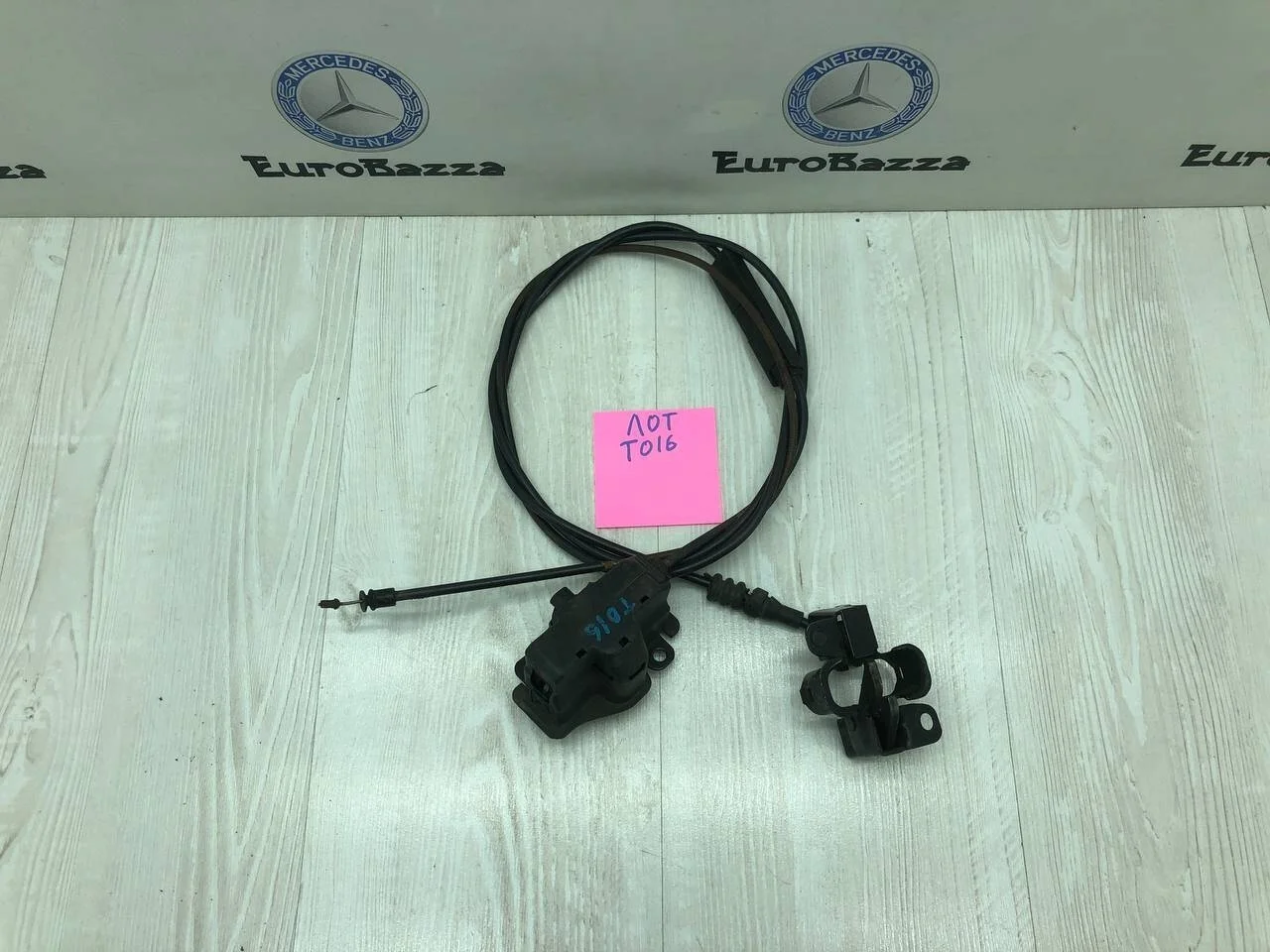 Замок капота на тросе Mercedes W203 Coupe
