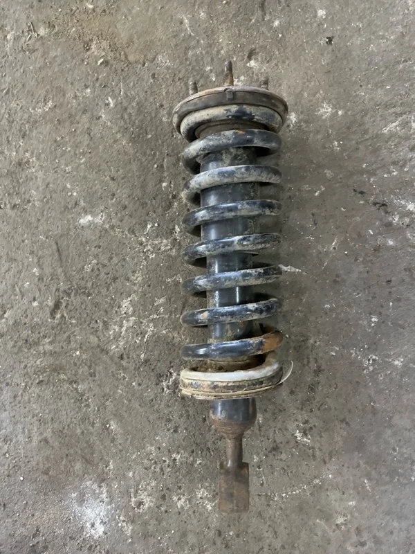 Амортизатор передний Nissan Navara (D40) 2004-2015 2008 56100EB37E 2.5 D YD25DDTI