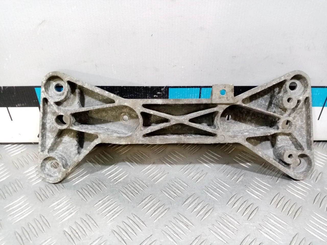[Б/У] Кронштейн КПП [Код: 00514634 ]