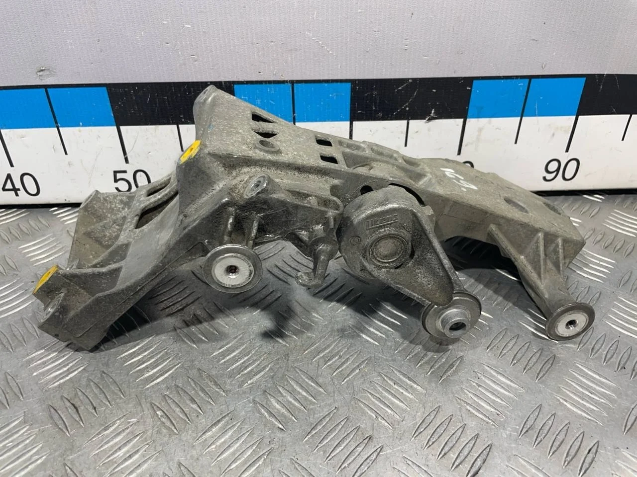 [Б/У] Натяжитель ремня MB W169, W245 B-Klasse - без роликов [Незначительные дефекты] [Код: 00343137 ]