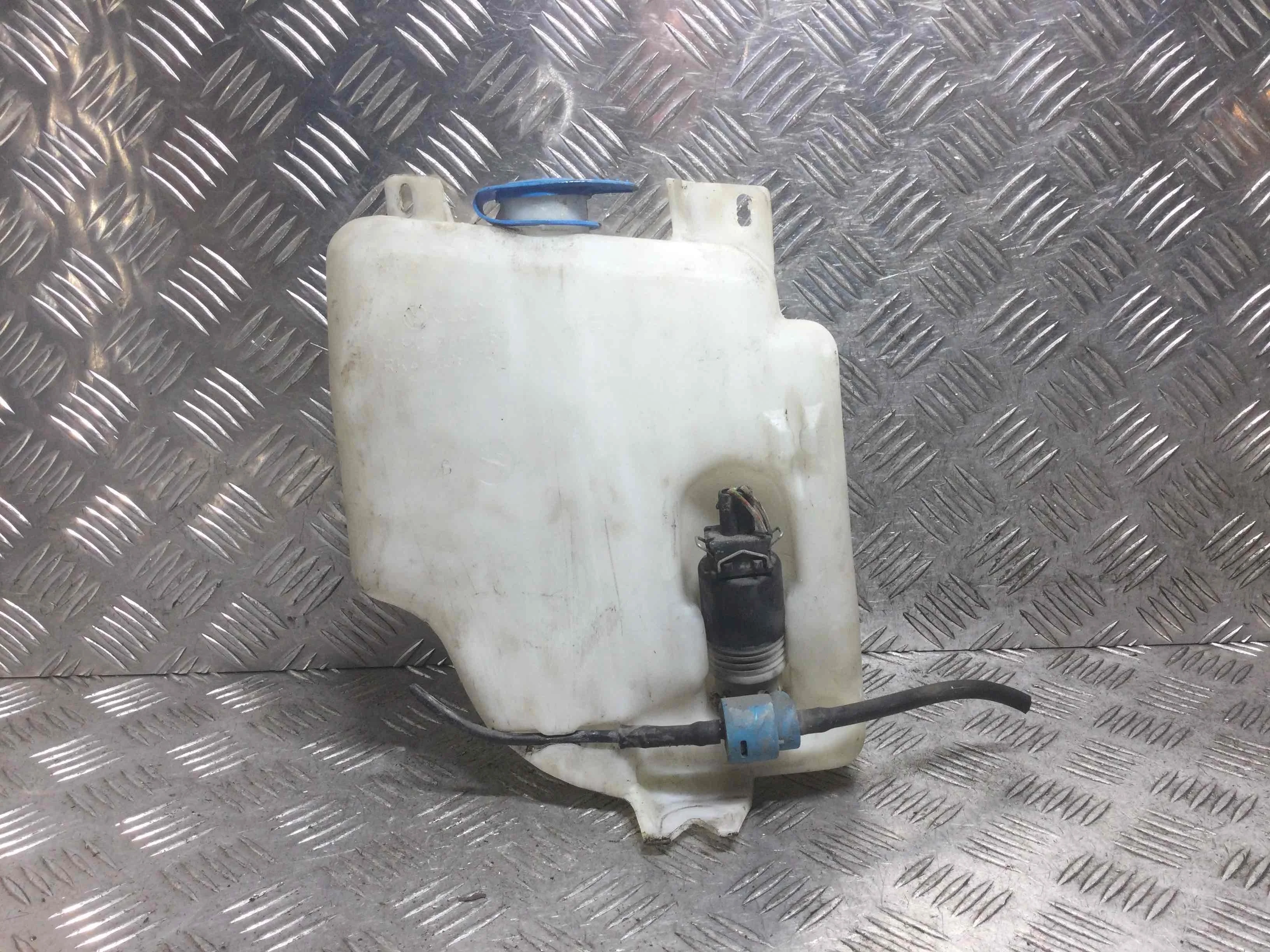 Бачок омывателя Volkswagen Golf 3 поколение (1991-1997) бензин 1.6 i Механика Х/б