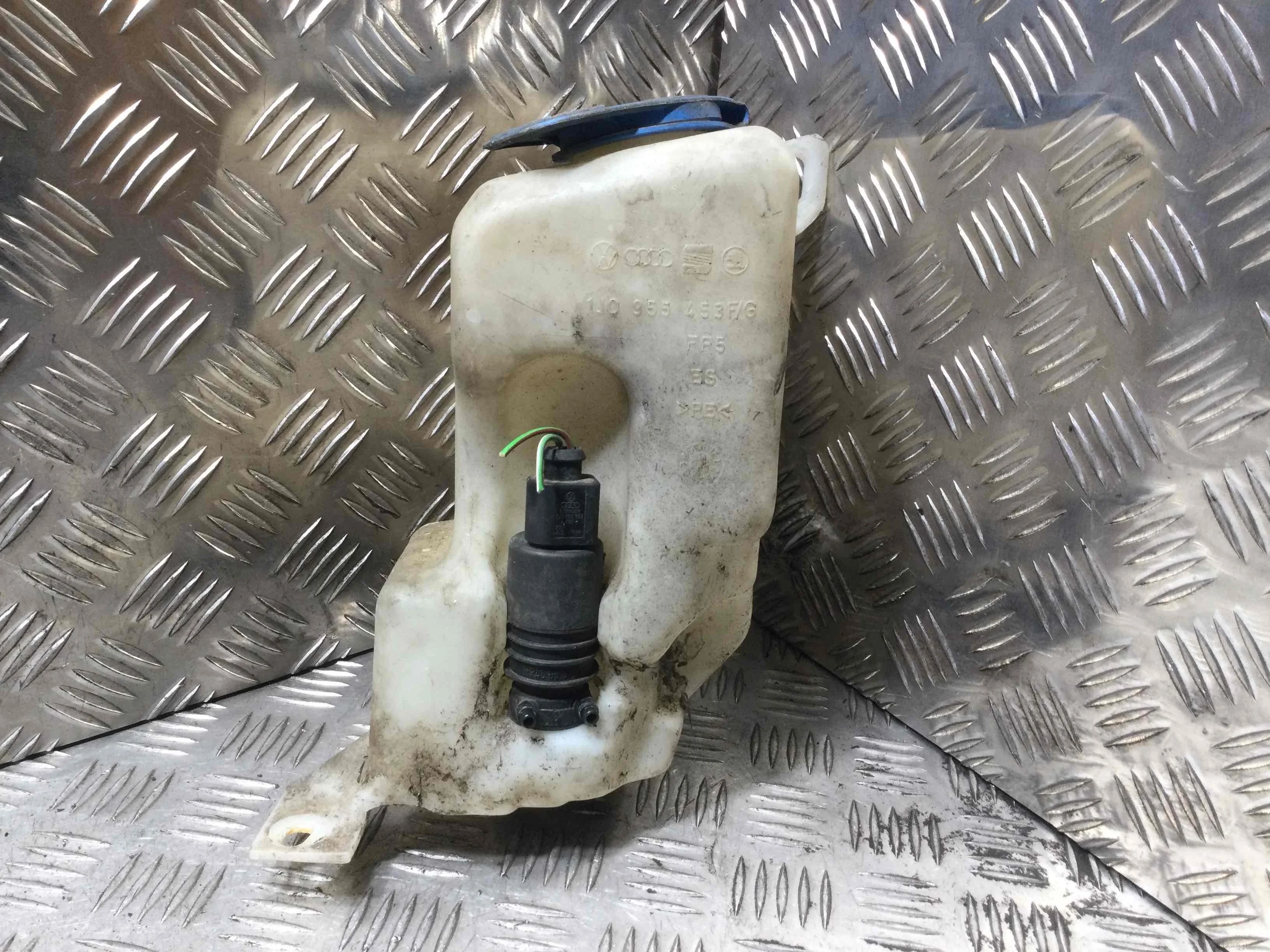 Бачок омывателя Volkswagen Golf 4 поколение (1997-2004) дизель 1.9 TDI Механика Универсал