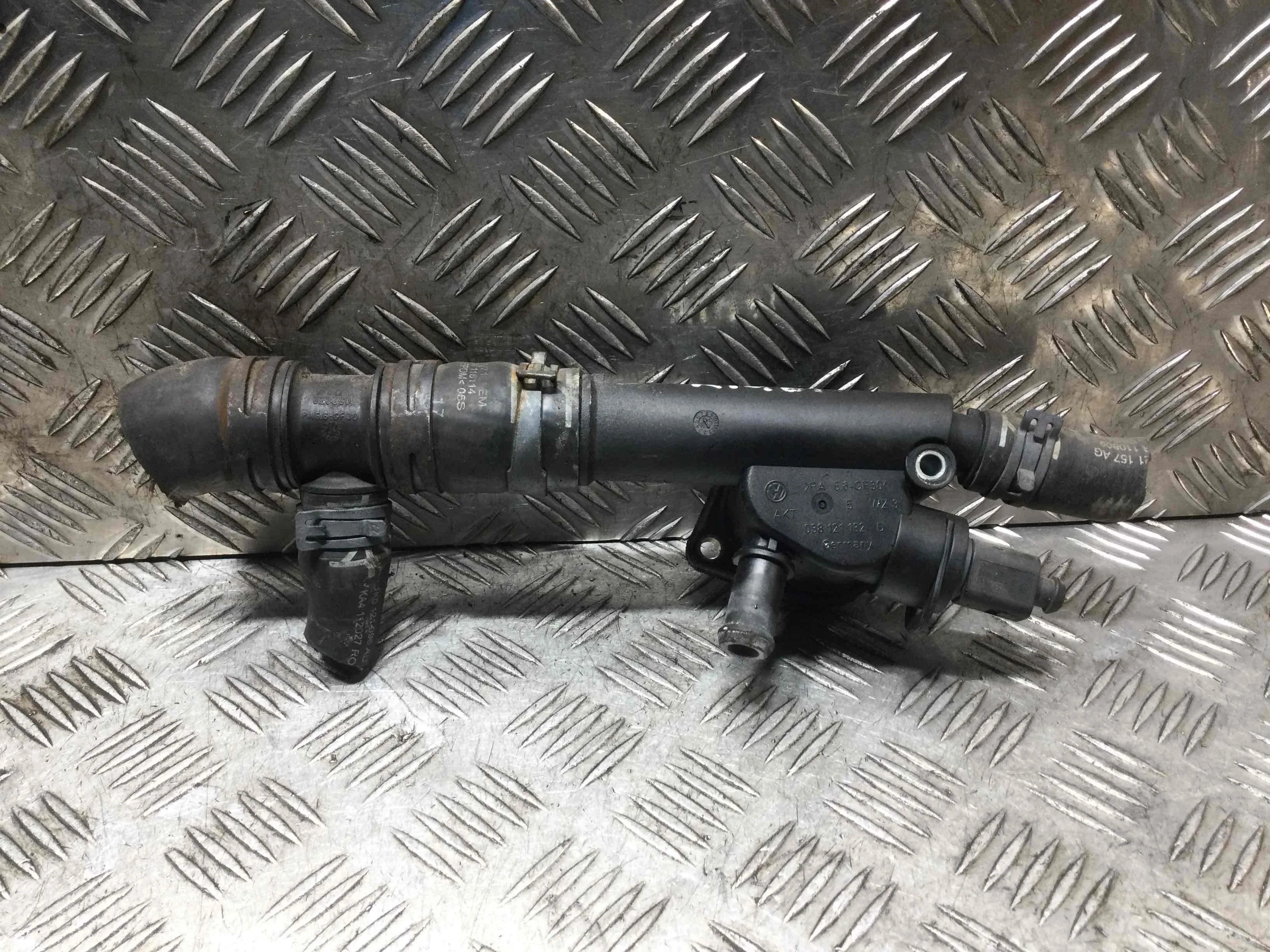 Корпус термостата Volkswagen Golf Plus 1 поколение (2005-2009) дизель 1.9 TDI DSG