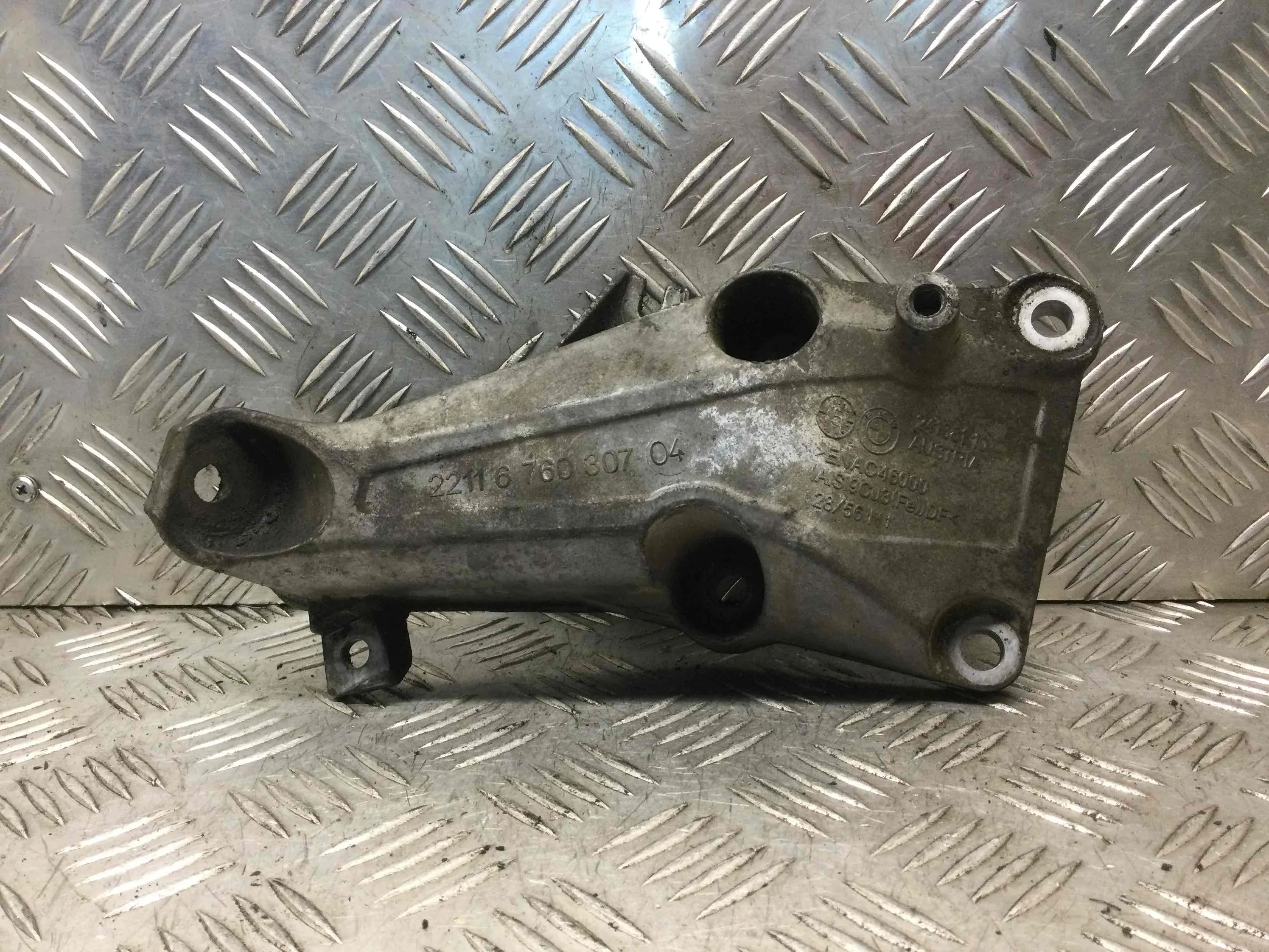 Кронштейн двигателя BMW 3-Series 3-Series E46 1998 - 2006 бензин 2.0 i Автомат Седан