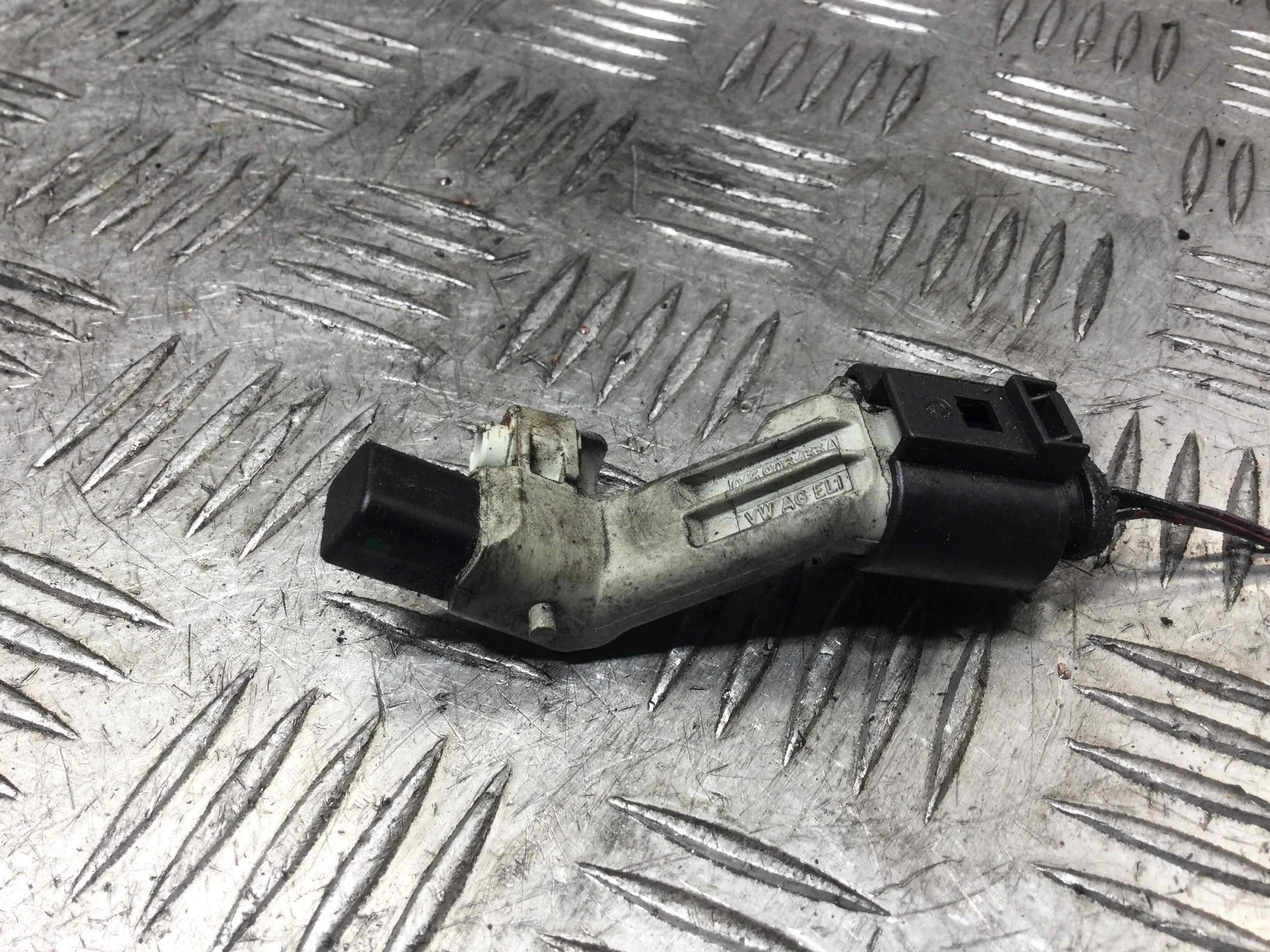 Датчик коленвала Volkswagen Golf Plus 1 поколение (2005-2009) дизель 1.9 TDI DSG