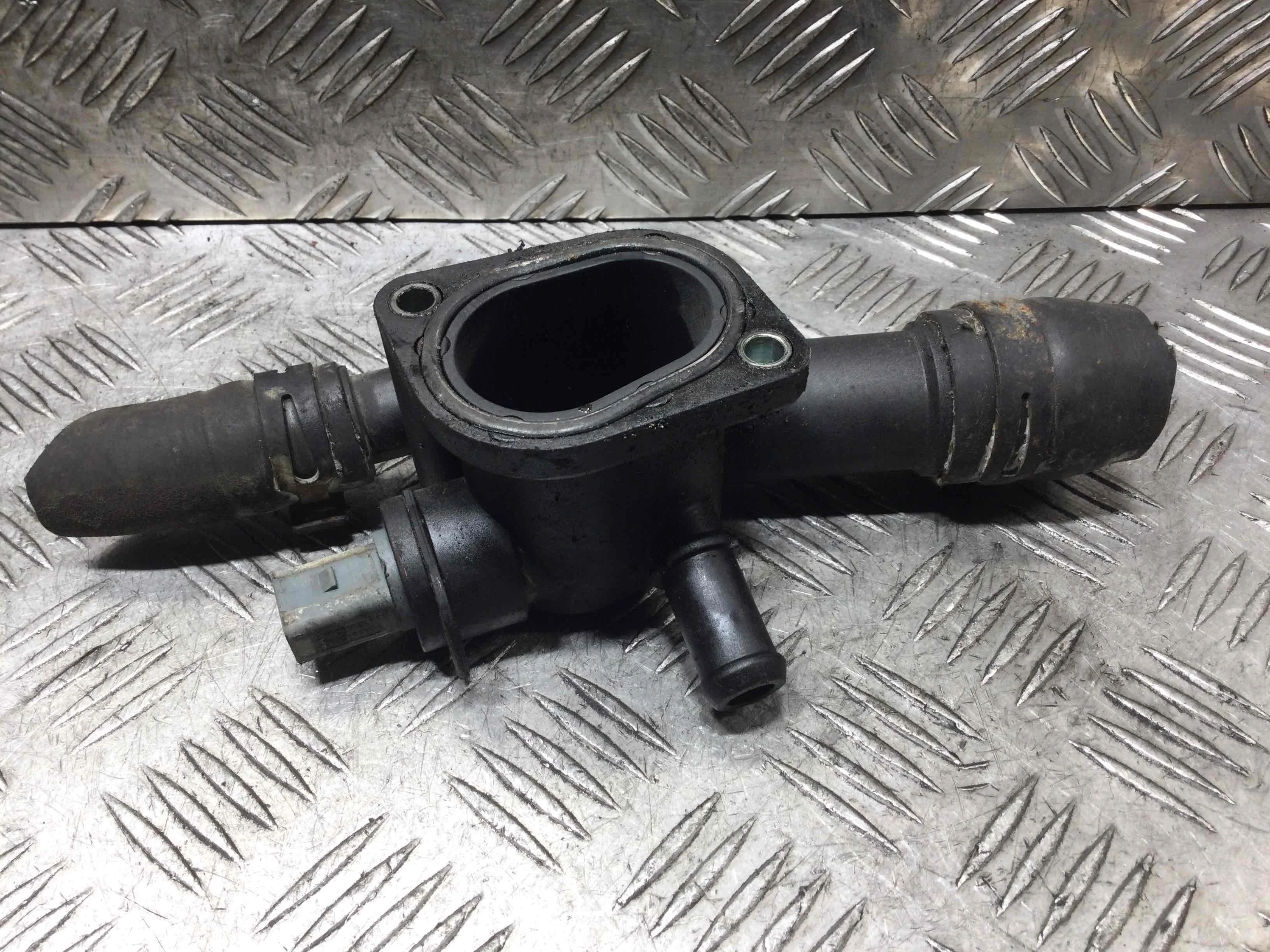 Корпус термостата SEAT Altea 1 поколение (2004-2009) дизель 1.9 TDI Механика Х/б