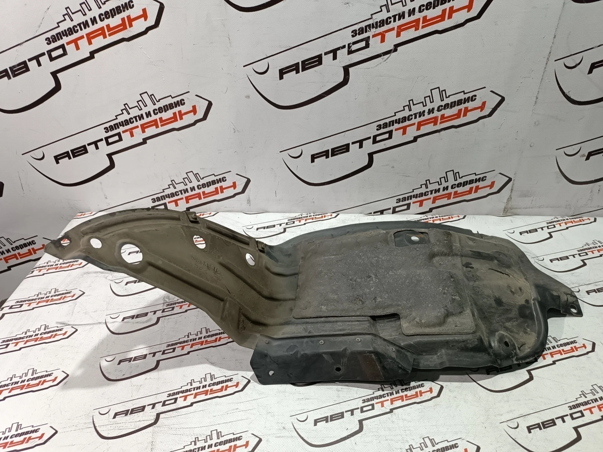 ПОДКРЫЛОК NISSAN ПЕРЕД ПРАВО 638449Y500